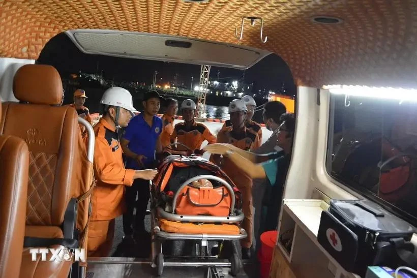 The Chinese sailor is rushed to FV (Franco-Vietnamese) Hospital in Ho Chi Minh City for treatment as soon as he is brought to the shore. (Photo: VNA)