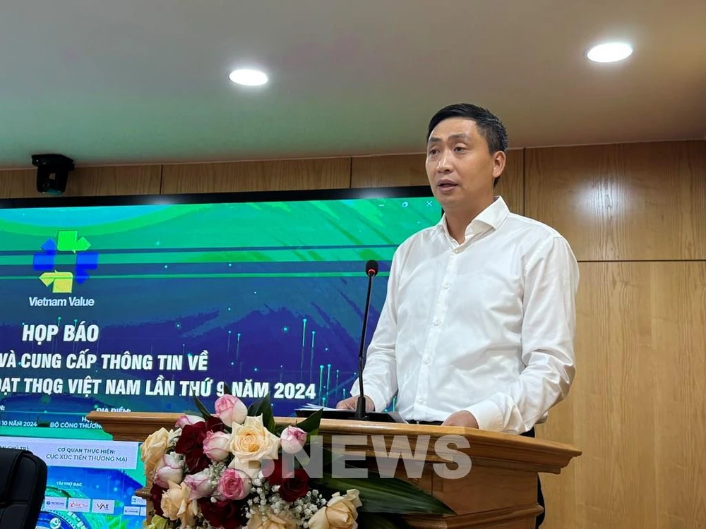 VIETRADE Deputy Director Hoang Minh Chien speaks at the press conference. (Photo: VNA)