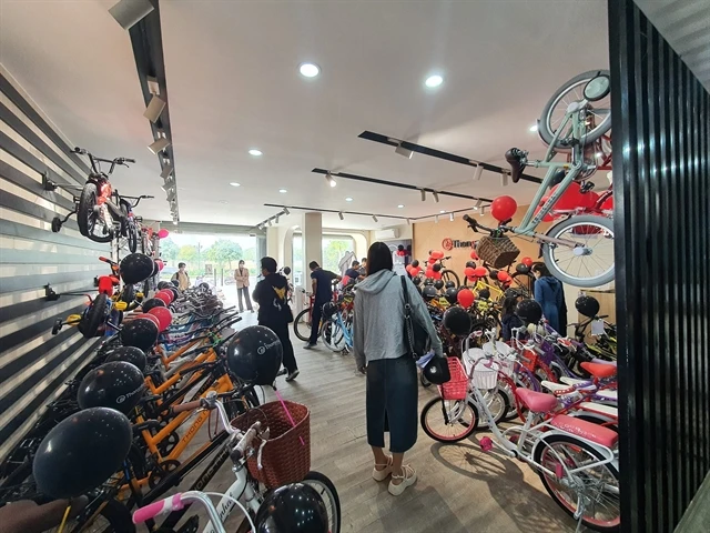 Customers at a store of Thong Nhat Hanoi. (Photo: Thong Nhat FB)