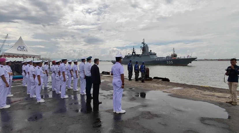 Naval ships from Russia's Pacific Fleet recently dock in Surabaya, Indonesia. (Photo: Russia Today) 