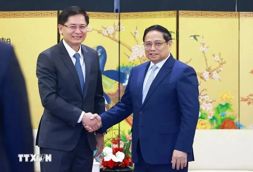 Prime Minister Pham Minh Chinh (R) receives Chairman of the Guangxi Zhuang Autonomous Region Lan Tianli in Kunming on November 6. (Photo: VNA)