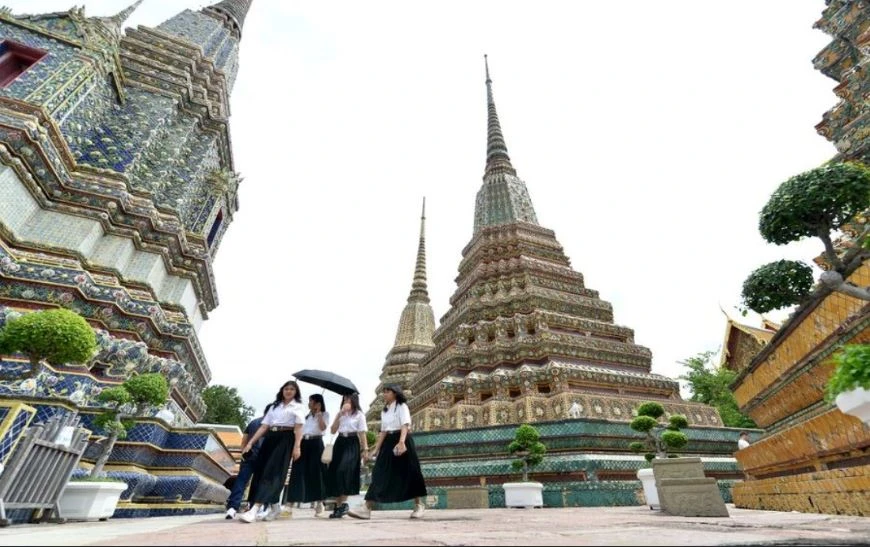 Tourists visit Wat Pho temple in Thailand (Photo: bernama)