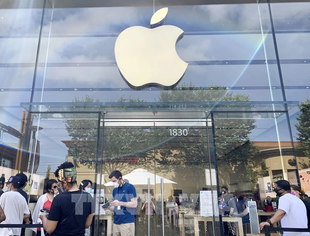 An Apple authorised resellers in New York, US. (Photo: Kyodo/VNA)