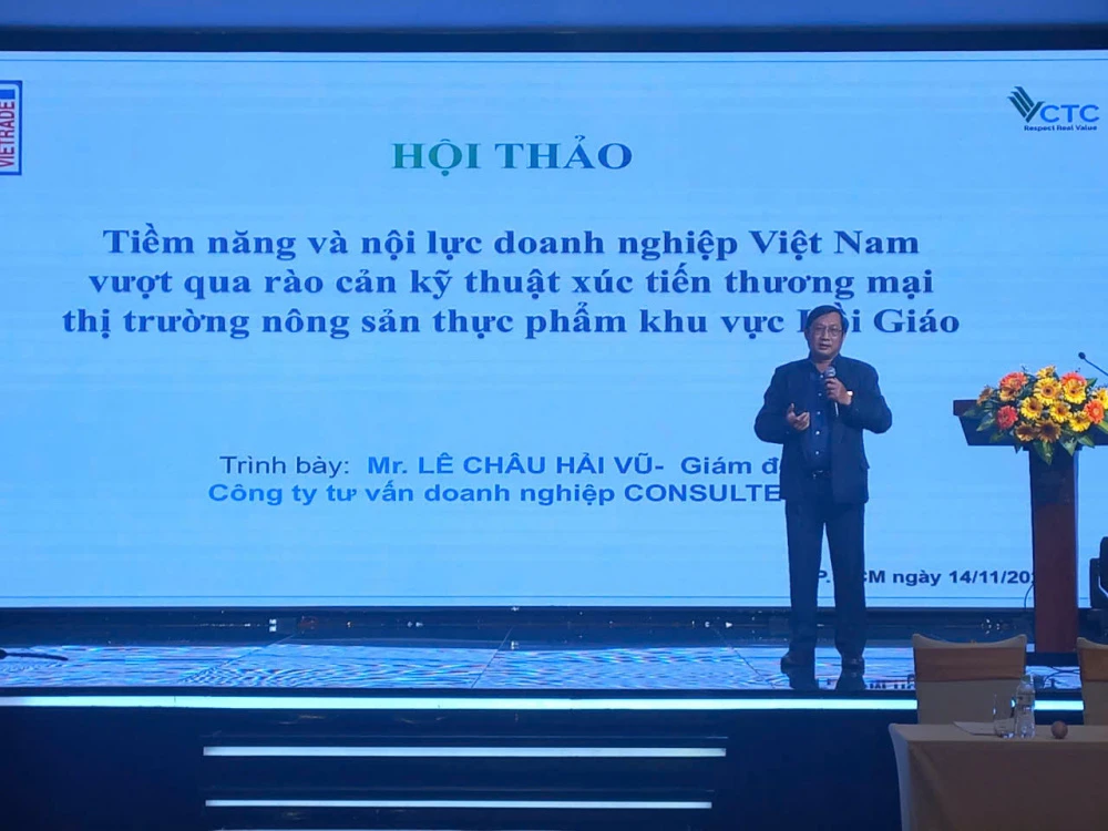 A delegate speaks at the conference (Photo: https://tapchicongthuong.vn/)