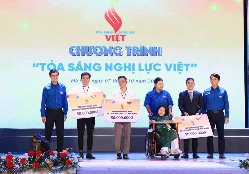 Since 2023, alongside such commendation ceremony, the organising board has also conducted multiple activities in support of young people with disabilities in their startup projects. (Photo: VietnamPlus)