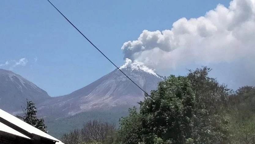 Flights to Indonesia's Bali resume following volcanic eruption