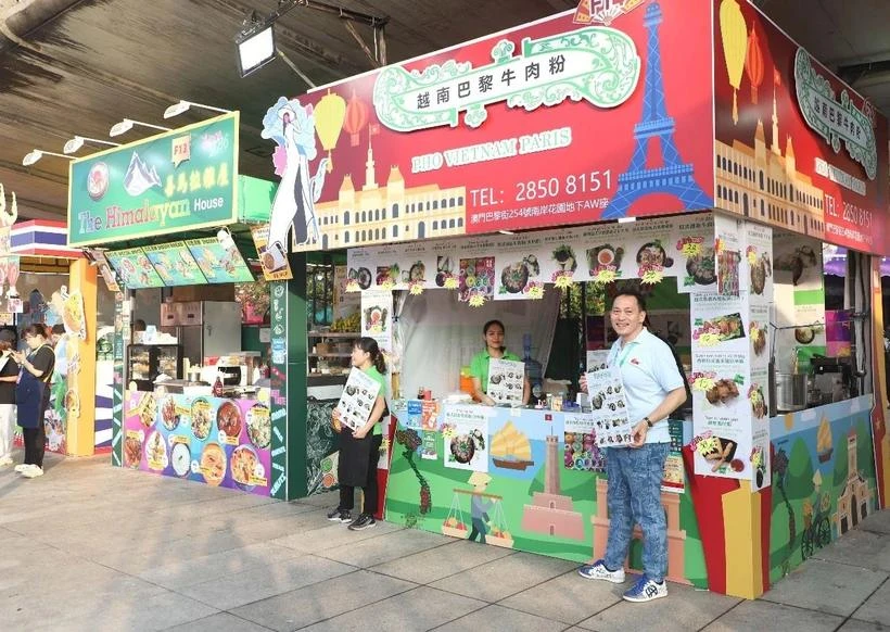 Pho Vietnam-Paris restaurant sets up a booth at the 24th Macau Food Festival. (Photo: VNA)