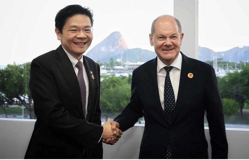 Singaporean Prime Minister Lawrence Wong (left) and German Chancellor Olaf Scholz meet on the sidelines of the G-20 Summit in Brazil on November 18 (Photo: The Straits Times)