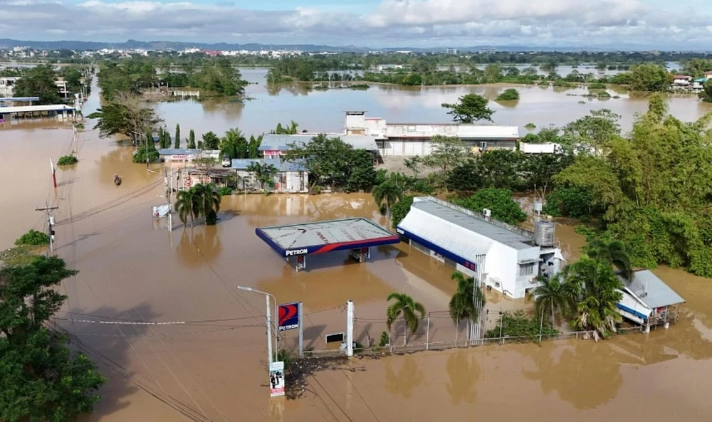 Typhoon Man-yi drenched swaths of the Philippines over the weekend, swelling the Cagayan river and tributaries. (Photo: AFP)