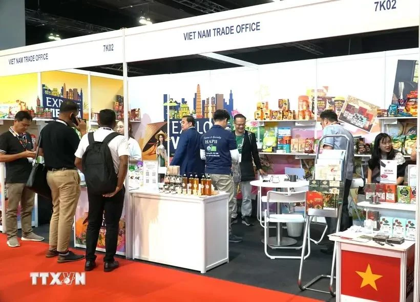 The booth of the Vietnam Trade Office in Malaysia participates in Malaysia International Halal Showcase 2024. (Photo: VNA)