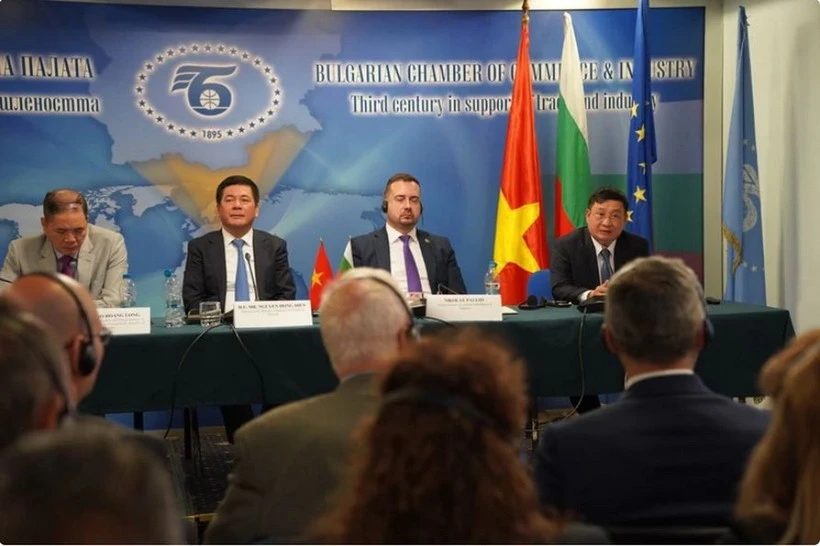 At Vietnam - Bulgaria trade and investment cooperation talk (Photo: VNA)