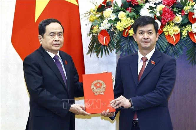 National Assembly (NA) Chairman Tran Thanh Man (L) and General Secretary of the 15th NA Le Quang Tung at the ceremony. (Photo: VNA)