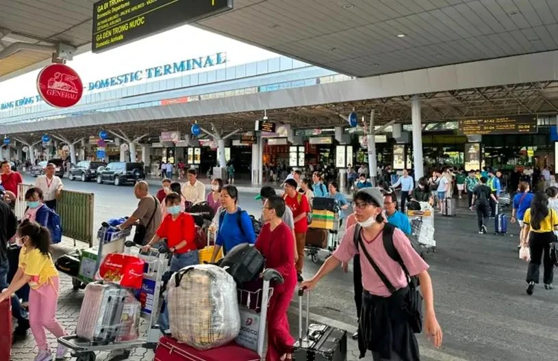 Tan Son Nhat International Airport in Ho Chi Minh City is projected to serve over 4 million passengers during the 2025 Lunar New Year holiday (Photo: Hanoimoi.vn)