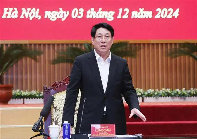 President Luong Cuong, head of the Central Steering Committee for Judicial Reform, has a working session with representatives of the Supreme People's Procuracy in Hanoi on December 3. (Photo: VNA)