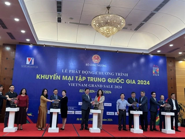 Representatives of relevant agencies press the button to kick off the Vietnam Grand Sale 2024 programme. (Photo: VNA)