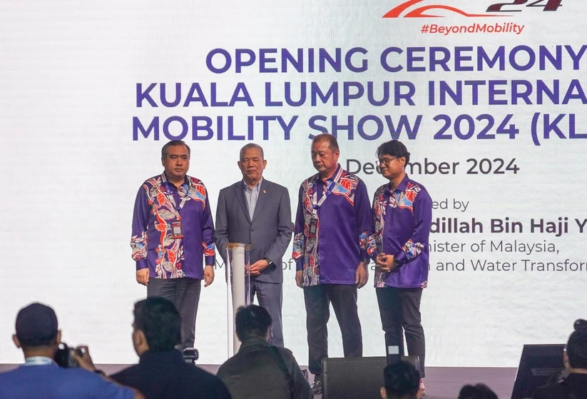 Deputy Prime Minister Fadillah Yusof (second from left) at the launch of the Kuala Lumpur International Mobility Show (KLIMS) 2024 at the Malaysia International Trade and Exhibition Centre (Mitec) in Kuala Lumpur on December 4. (Photo: yamchatime.com) 