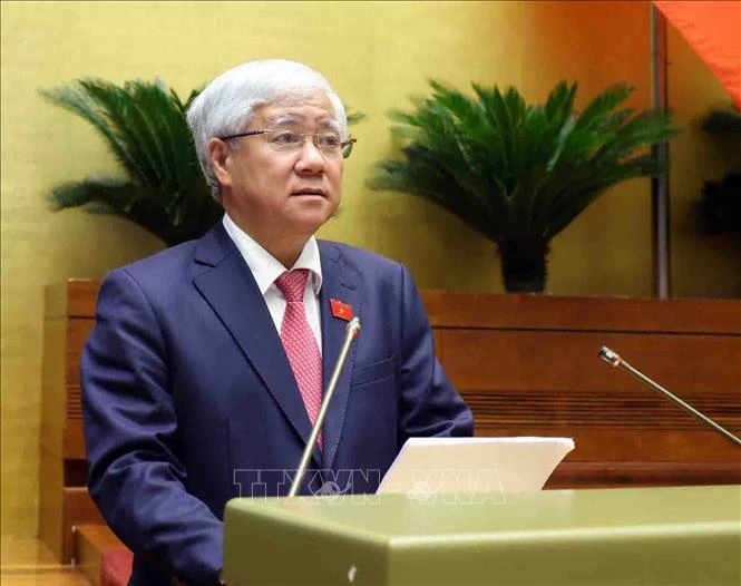 El presidente del Comité Central del Frente de la Patria de Vietnam, Do Van Chien, presenta su informe. (Foto: VNA)