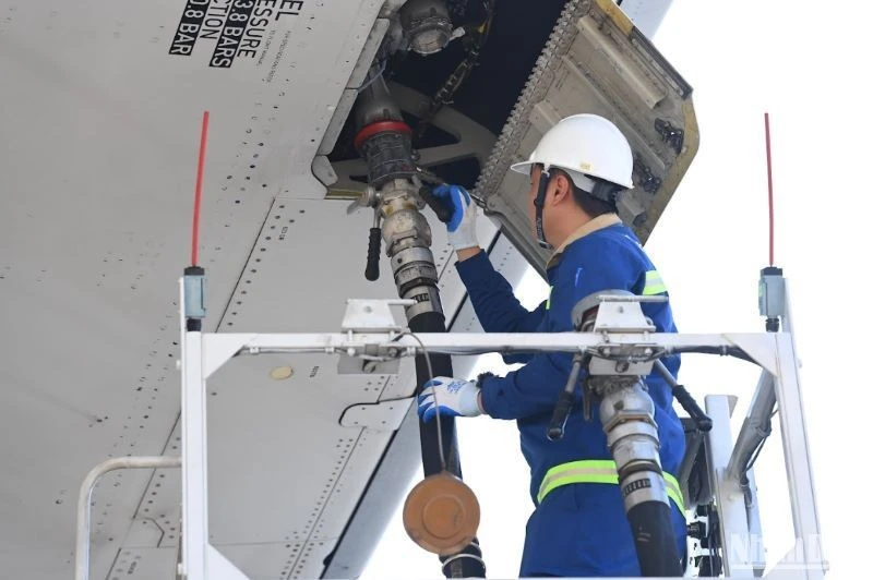 SAF creará un futuro más sostenible para el sector de la aviación. (Foto: nhandan.vn)