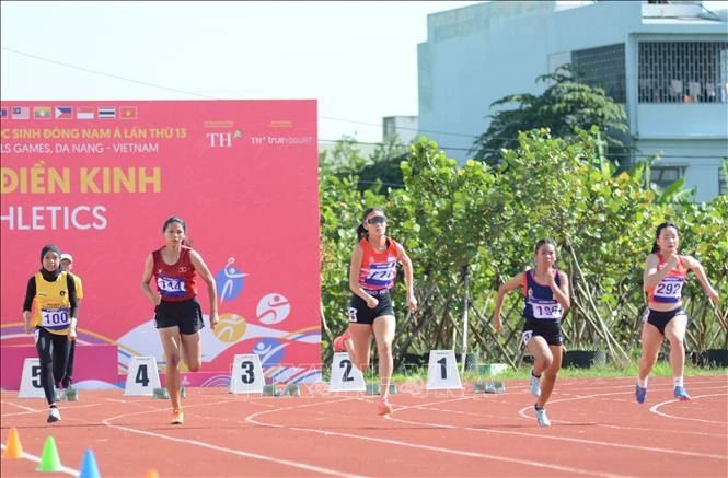 En la prueba de carrera de 100 metros. (Foto: VNA)