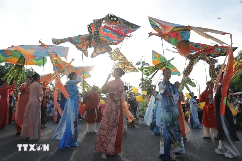 En un desfile callejero (Foto: VNA)