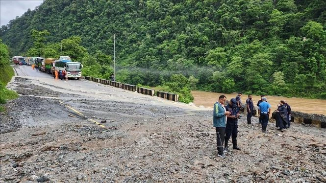 El deslizamiento de tierra se produjo en el distrito de Chitwan, Nepal, el 12 de julio. (Foto: Xinhua/VNA)