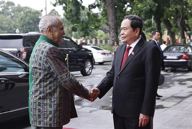 El titular de la Asamblea Nacional, Tran Thanh Man (derecha), se reúne con el presidente de Timor Leste, José Ramos-Horta. (Foto: VNA)