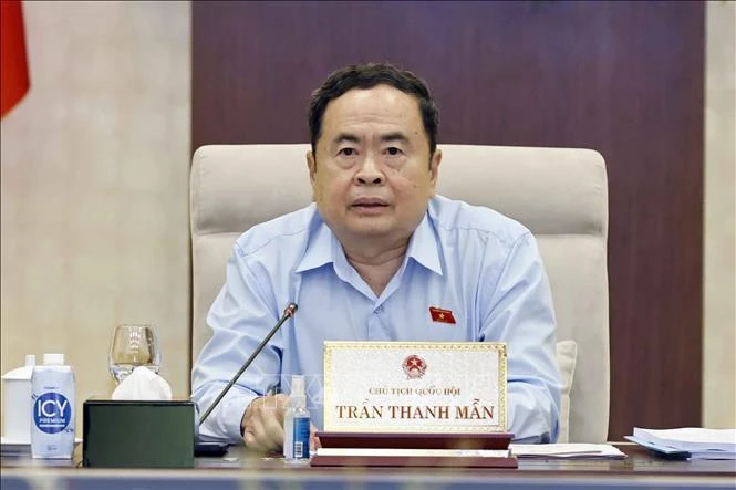 El presidente de la Asamblea Nacional de Vietnam, Tran Thanh Man, habla en la reunión. (Foto: VNA)