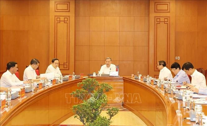 El secretario general del Partido Comunista y presidente de Vietnam, To Lam, dirige la cita. (Foto: VNA)