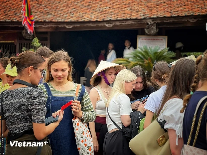 El sector turístico registra signos de recuperación. (Foto: VietnamPlus)