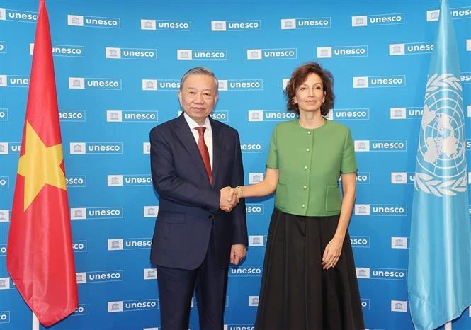 El secretario general del Partido Comunista y presidente de Vietnam, To Lam, se reúne con la directora general de la UNESCO, Audrey Azoulay. (Foto: VNA)