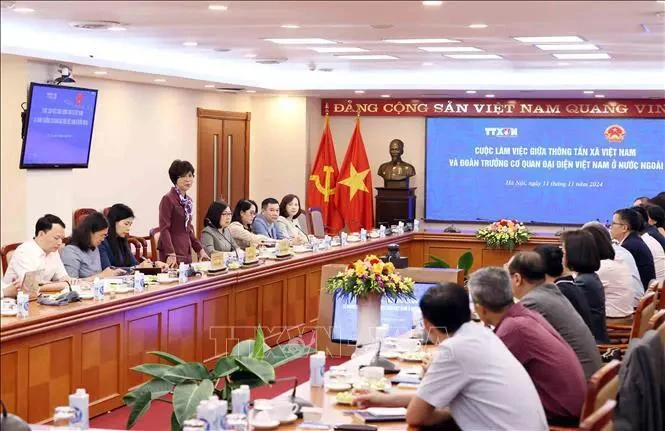 La directora general de la VNA, Vu Viet Trang, interviene en la reunión (Foto: VNA)