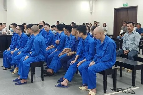 跨国洗钱诈骗犯罪团伙21名被告获刑