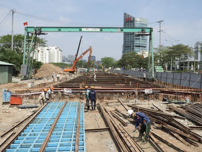 Sur le chantier de construction du projet de tunnel d'intersection Nguyen Van Linh-Nguyen Huu Tho (Photo : journal Sai Gon Giai Phong)