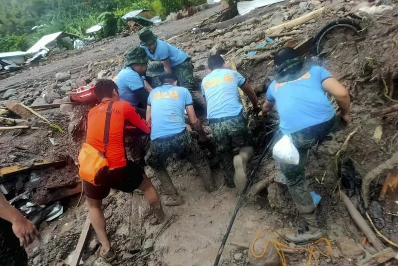 Des glissements de terrain et des crues soudaines font 5 morts aux Philippines