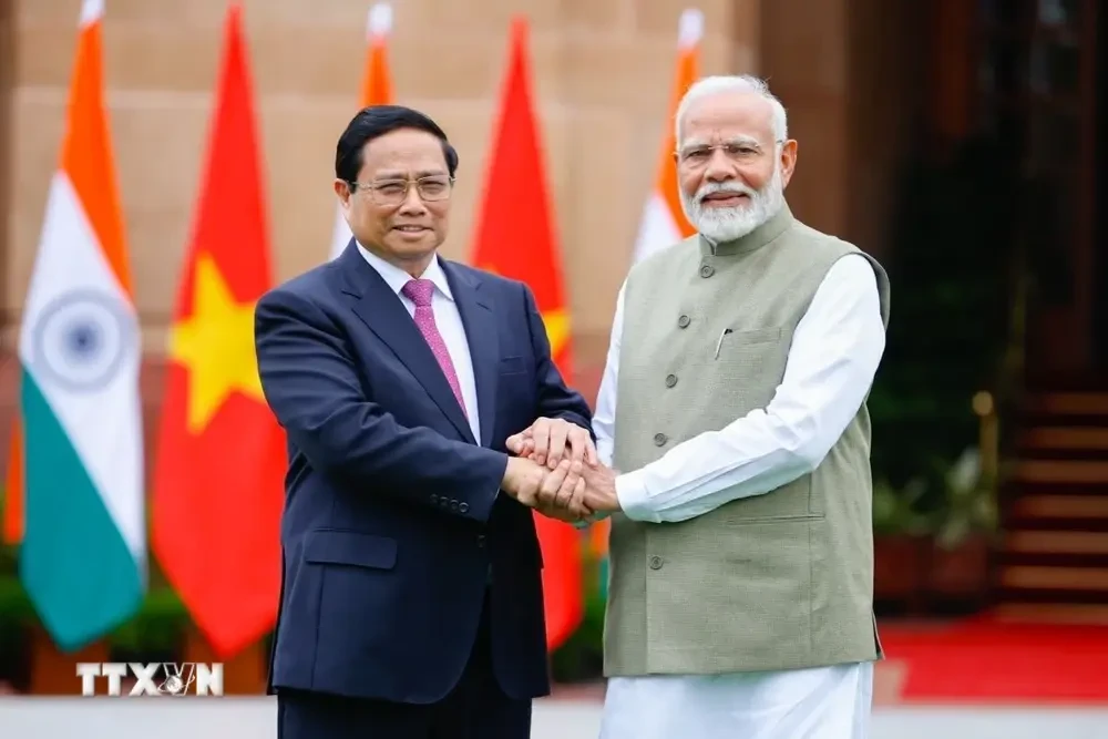 Le Premier ministre vietnamien Pham Minh Chinh (gauche) et indien Narendra Modi. Photo : VNA