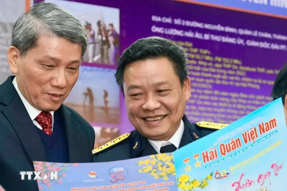 Le colonel Nguyen Van Toan, rédacteur en chef du journal Hai Quan Viet Nam (Marine vietnamienne), s'est dit impressionné par le discours d'investiture du nouveau dirigeant. Photo : VNA