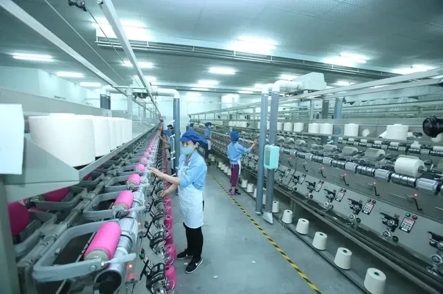 Usine de Jasan Textile and Dyeing Co., Ltd. (capital 100% chinois) à Hung Yen. Photo" https://thanhnien.vn/