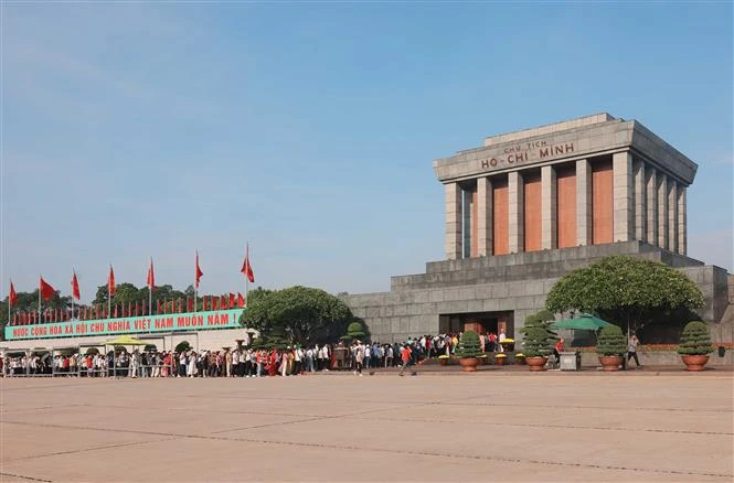 Le Mausolée de Ho Chi Minh accueille plus de 30.500 visiteurs à l'occasion de la Fête nationale. Photo : VNA