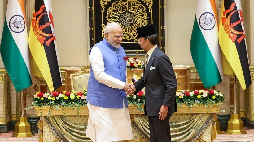 Le Premier ministre indien Narendra Modi et le sultan Haji Hassanal Bolkiah (Photo : Financialexpress.com)