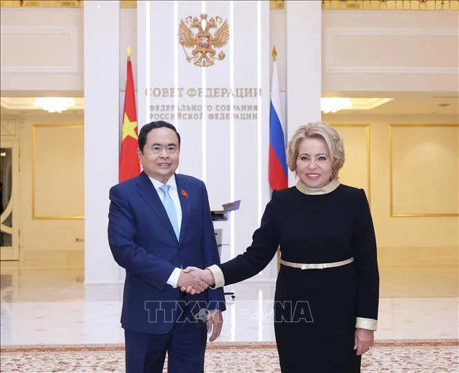 Le président de l'Assemblée nationale du Vietnam T,ran Thanh Man et la présidente du Conseil de la Fédération de l'Assemblée fédérale de la Fédération de Russie,Valentina Ivanovna Matvienko. Photo : VNA