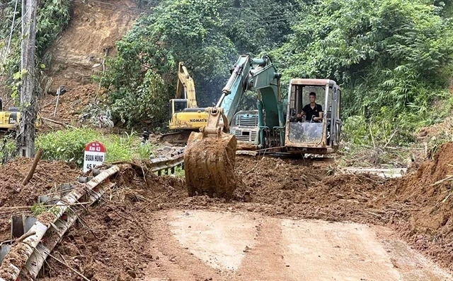 Un glissement de terrain sur l'autoroute 70 dans la province de Yen Bai, au nord du pays. (Photo : VNA)