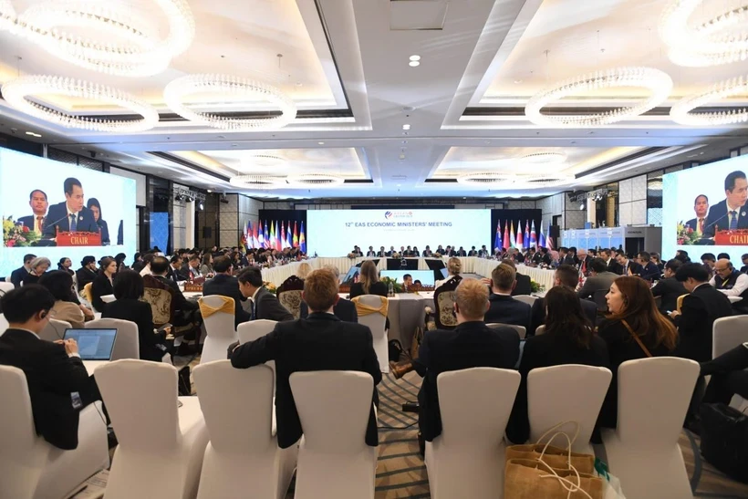 Lors de la 12e réunion des ministres de l'économie du Sommet de l'Asie de l'Est (EAS) à Vientiane, au Laos. Photo: asean.org