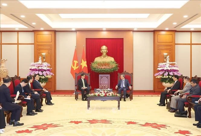 Le secrétaire général du Parti communiste et président vietnamien Tô Lâmreçoit Chang Ho-jin, conseiller spécial pour les affaires étrangères et la sécurité du président sud-coréen, Yoon Suk Yeol. Photo : VNA