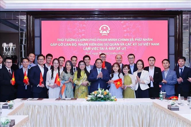 Le Premier ministre rencontre la communauté vietnamienne en Arabie saoudite. Photo : VNA