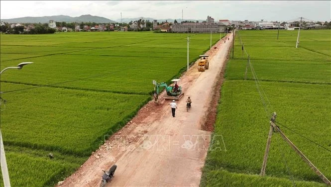 Une route dans la commune de Hoa Dong, district de Tay Hoa, province de Phu Yen. (Photo : VNA)