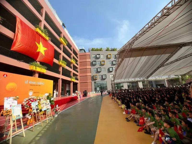 El 5 de septiembre, en todo el país las escuelas celebran solemnemente la ceremonia de inauguración del nuevo año escolar 2024-2025. (Foto: Vietnam+)