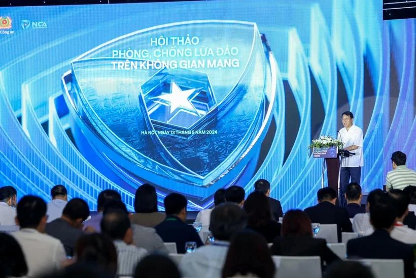 越共中央委员、公安部副部长、国家网络安全协会主席梁三光上将在研讨会上发表讲话。图自：Vietnam+