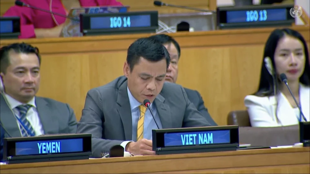 越南常驻联合国代表团团长邓黄江。图自越通社