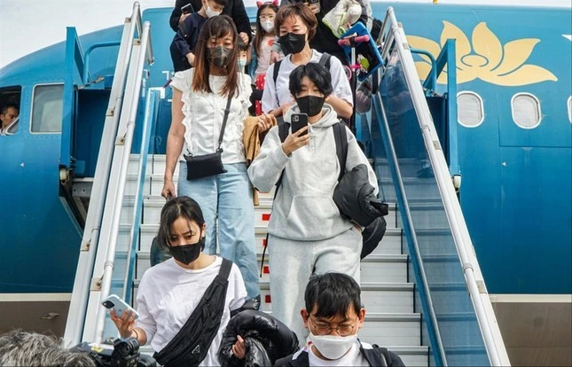 中国游客抵达庆和省。图自互联网