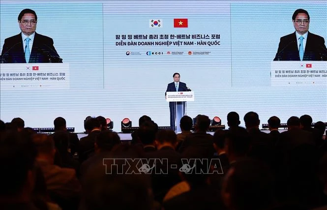 越南政府总理范明政在越韩企业论坛上发表讲话。图自越通社